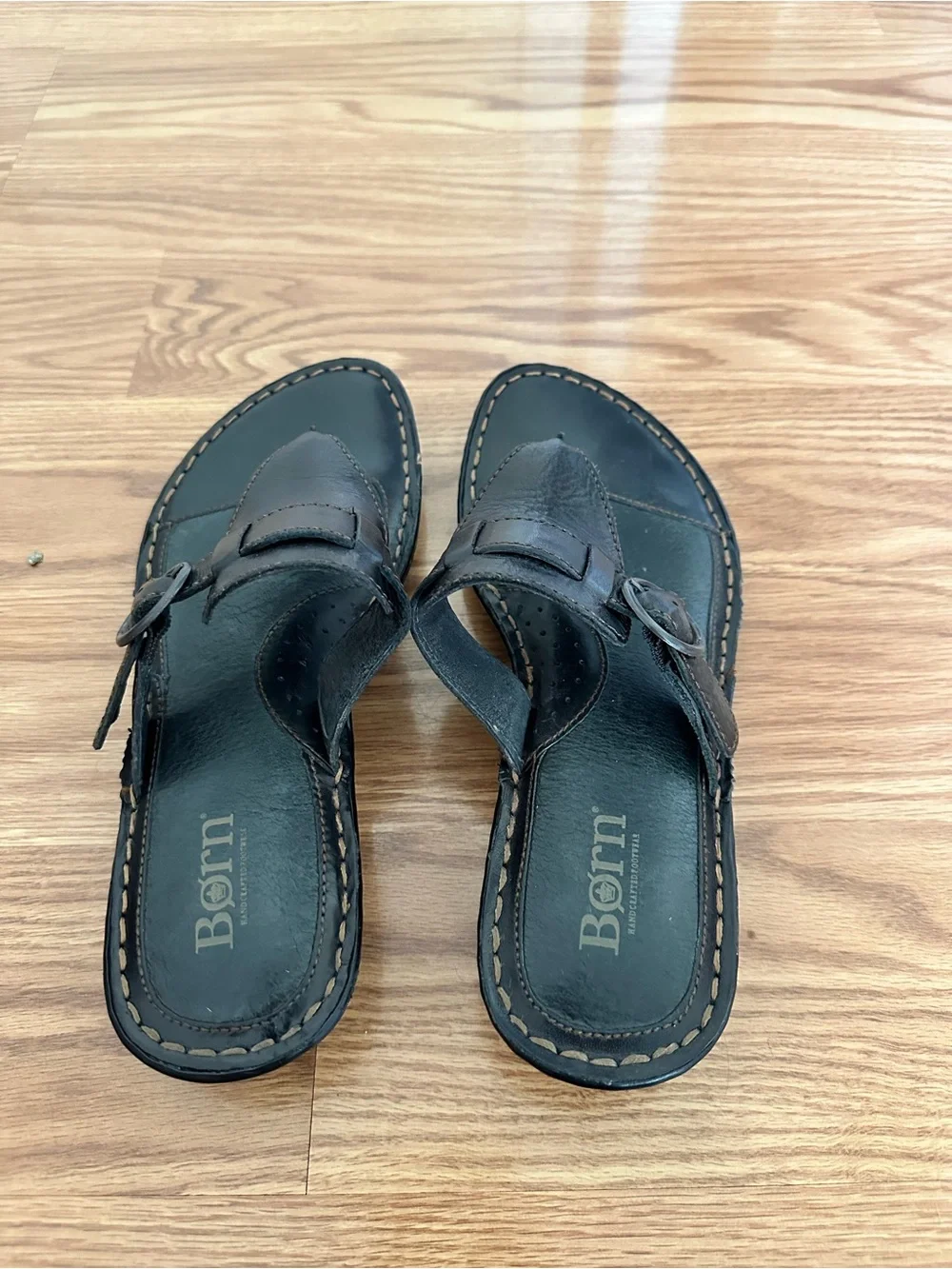 Born Black Leather Buckle Thong Sandal size 8